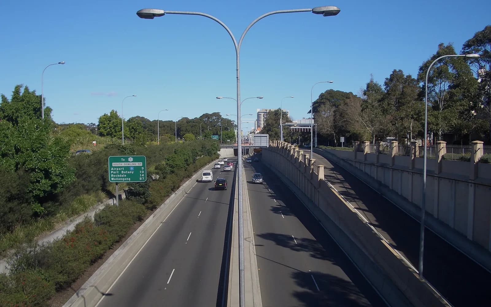 The Eastern Distributor motorway at Moore Park, the road between the airport and the city